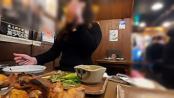 Una Japonesa Amateur De La Vida Real Con Curvas Impresionantes Encuentra A Una Mujer Ansiosa De Sexo A Través De Una Aplicación