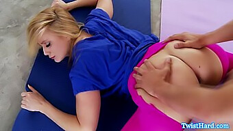 Le Yoga Sensuel D'Aj Applegate Et Ses Compétences Orales Passionnées En Action