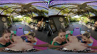 Vr-Bangers Nyder En Varm Yogasession Med Oral- Og Fingersjov