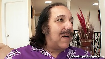 Ron Jeremy สนุกกับความสัมพันธ์ที่หื่นกระหายกับ Lynn Love ลูกติดของเขา