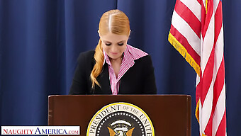 Penny Pax, O Femeie Obraznică Din America, Se Angajează În Activitate Sexuală Cu Colegul Ei De Muncă.