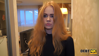 A Adolescente Ruiva Rose Wild Luta Para Pagar Sua Nova Tv Em Um Vídeo Quente