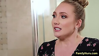 Aj Applegate Ger En Sensuell Duschmassage Till Sin Far