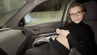 Young Girlfriend With Glasses Gives Roadside Oral Pleasure