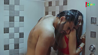 Een Meid Heeft Hete Seks Met De Vrouw Van Haar Baas In Een Indiase Cuckold Video.