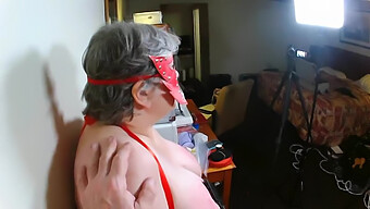 Nonna Amatoriale Con Grandi Tette Naturali Riceve Un Trattamento Pov