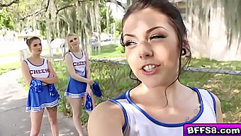 تیم Cheerleading با مربی شهوتران خود عیاشی می کنند.