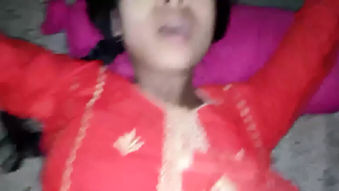 Orgasm Sălbatic Al Adolescentului Indian După Sex Oral