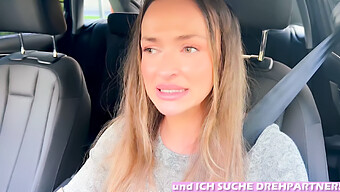 Öffentlicher Masturbationsversuch Des Deutschen Collegegirls Führt Zu Unerwartetem Spritzer In Ihrem Auto