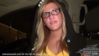 En Fantastisk Blond Collegestudent Fra Iowa City Filmer Sin Første Nakencasting-Video Mens Hun Bruker Et Sexleketøy For Første Gang.