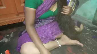 Hairy Mature Indian Bisexual Aunty Exposes Her Tight Pussy And Boobs