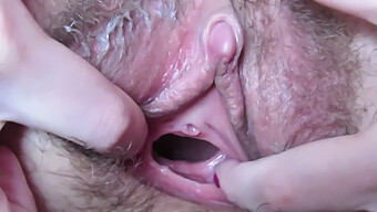 Sinnlich Close-Up Of Hairy Indian Girl Squirting