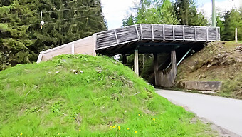 Paja Pov Lleva Al Aire Libre Por Detrás Y Corrida