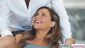 Mia Malkova A Richie Black V Intenzívnej Tvrdej Akcii A Výstreku