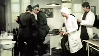 Sigrun Theil In Patricia Rhomberg V Klasičnem 8mm Filmu Iz Leta 1975