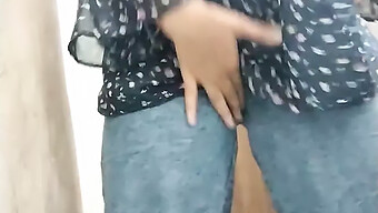 Isteri Matang Dan Gadis Kolej Remaja Mandi Bersama-Sama Dalam Video Buatan Sendiri