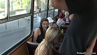 Blonde Mit Öffentlichem Gesicht Beim Busfick Gedemütigt