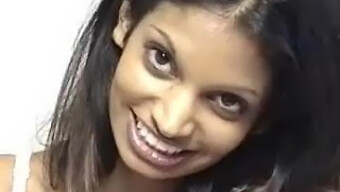 Indian Mandy Subisce Un'Umiliazione Facciale In Un Video Bdsm