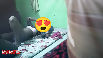 Les Moments Intimes D'Une Jeune Bangladaise Capturés En Caméra Cachée