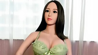 ¡una Sensual Muñeca Sexual Asiática En Un Traje De Baño Verde Con Grandes Pechos Se Prepara Para La Posición De Atrás! ¡no Te Pierdas Esta Escena Caliente!