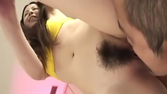 Kemampuan Sensual Rika Koizumi Bersinar Dalam Video Porno Jepang Ini.