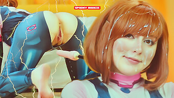 Cosplay-Baben Uravity Domineras Av Sexmaskin I En Intensiv Scen