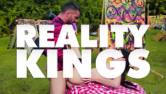 Young Lovers Share Their Passion For Oral Pleasure In Reality Video