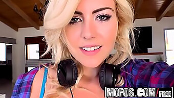 Blondínka Milf Dáva Orál Poisťovaciemu Agentovi V Hd Videu