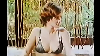 Vintage Milfs Verwöhnen Sich Mit Sauna Und Poolspaß