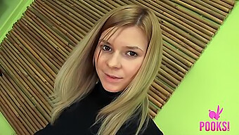 Pooksi.Com, Rus Genç Elizabeth J'Ye Çıplak, Softcore Bir Poz Veriyor