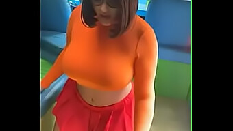 Which Cosplayers Are Playing Velma In This Video?